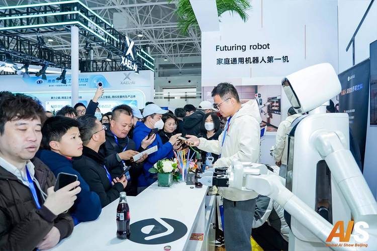 从200+中外品牌中脱颖而出 未来不远机器人为何成AI Show焦点？